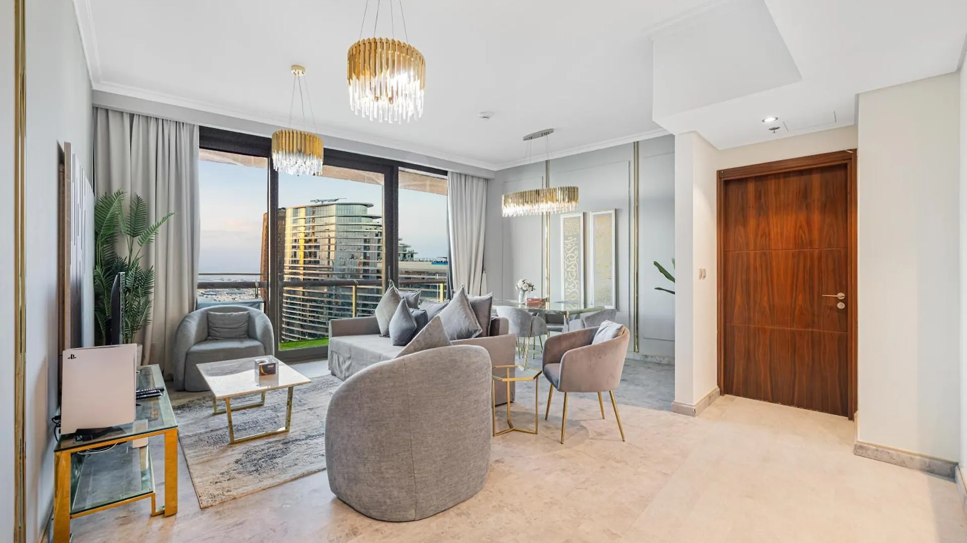 Luxury 2 Bedroom Apartment With Sky Line And Direct Dubai Mall Access At Burj Vista