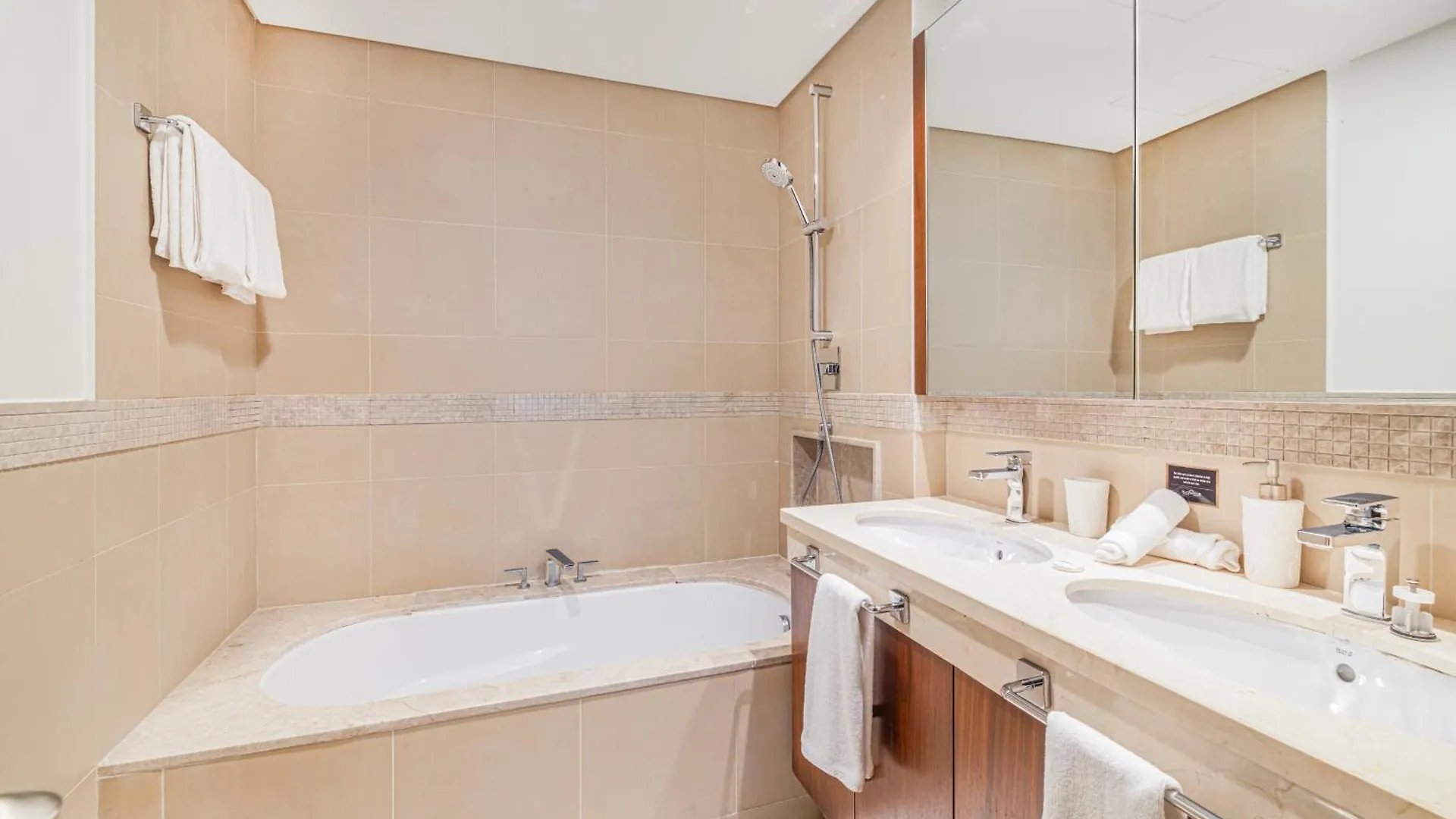 Luxury 2 Bedroom Apartment With Sky Line And Direct Dubai Mall Access At Burj Vista