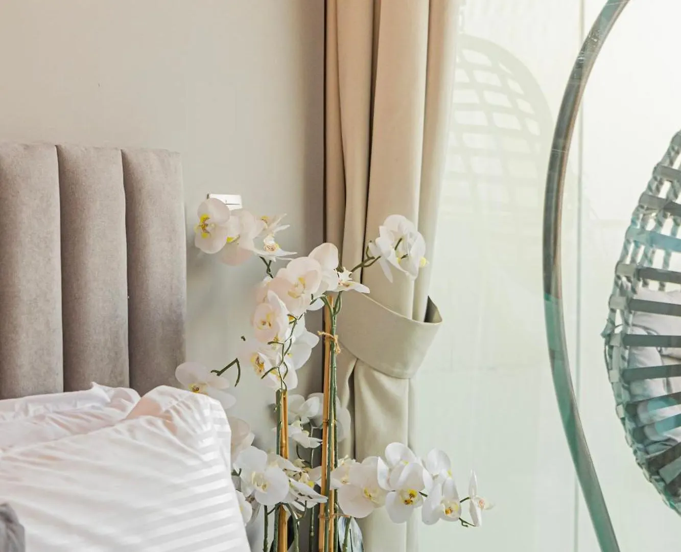 Luxury 2 Bedroom Apartment With Sky Line And Direct Dubai Mall Access At Burj Vista