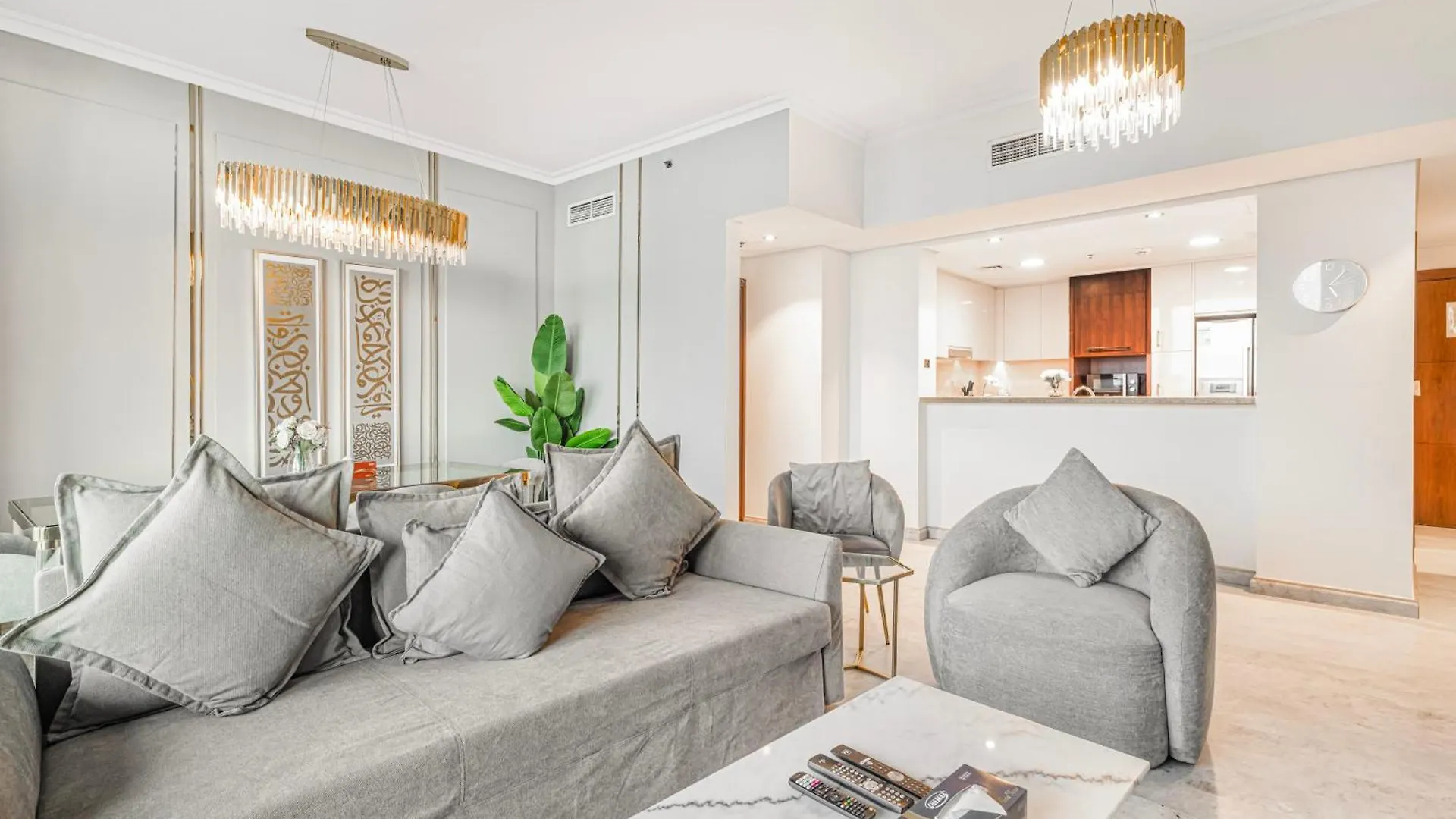 Luxury 2 Bedroom Apartment With Sky Line And Direct Dubai Mall Access At Burj Vista
