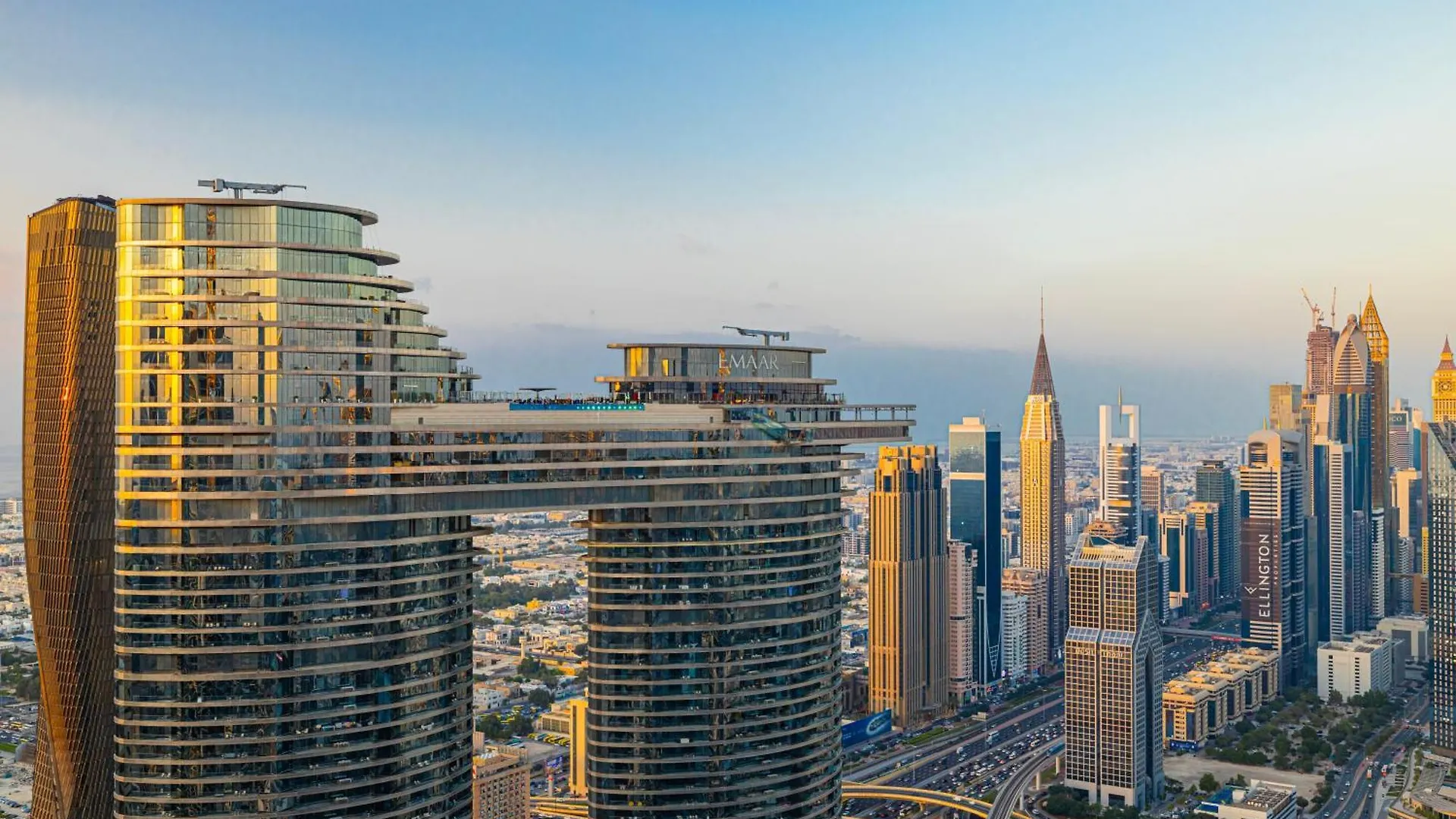 Luxury 2 Bedroom Apartment With Sky Line And Direct Dubai Mall Access At Burj Vista