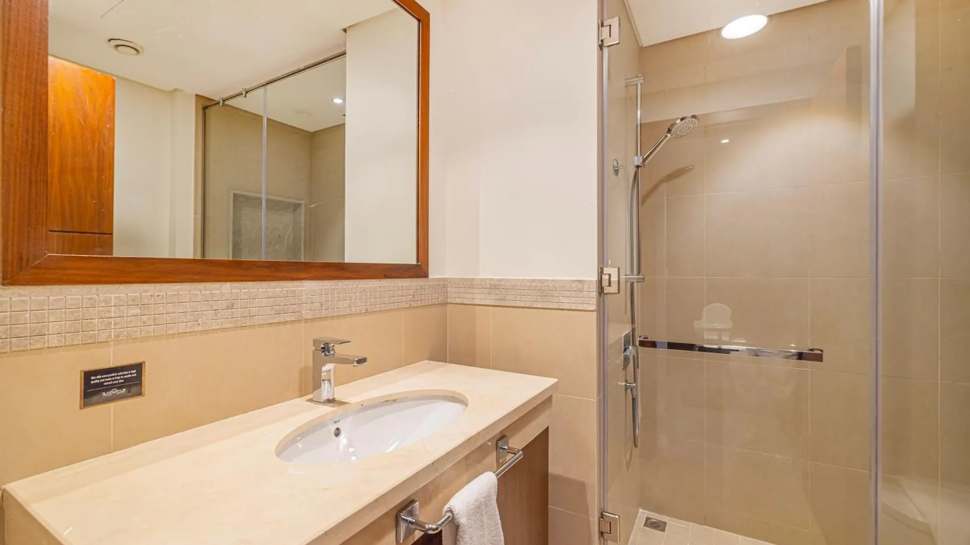 Luxury 2 Bedroom Apartment With Sky Line And Direct Dubai Mall Access At Burj Vista