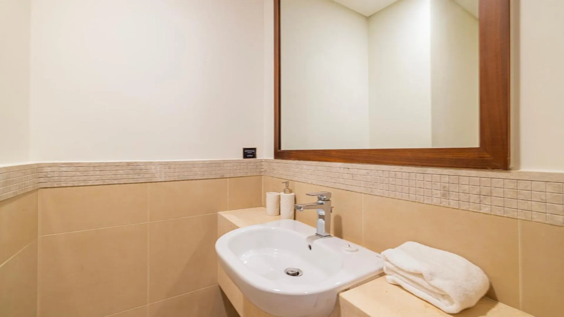 Luxury 2 Bedroom Apartment With Sky Line And Direct Dubai Mall Access At Burj Vista United Arab Emirates