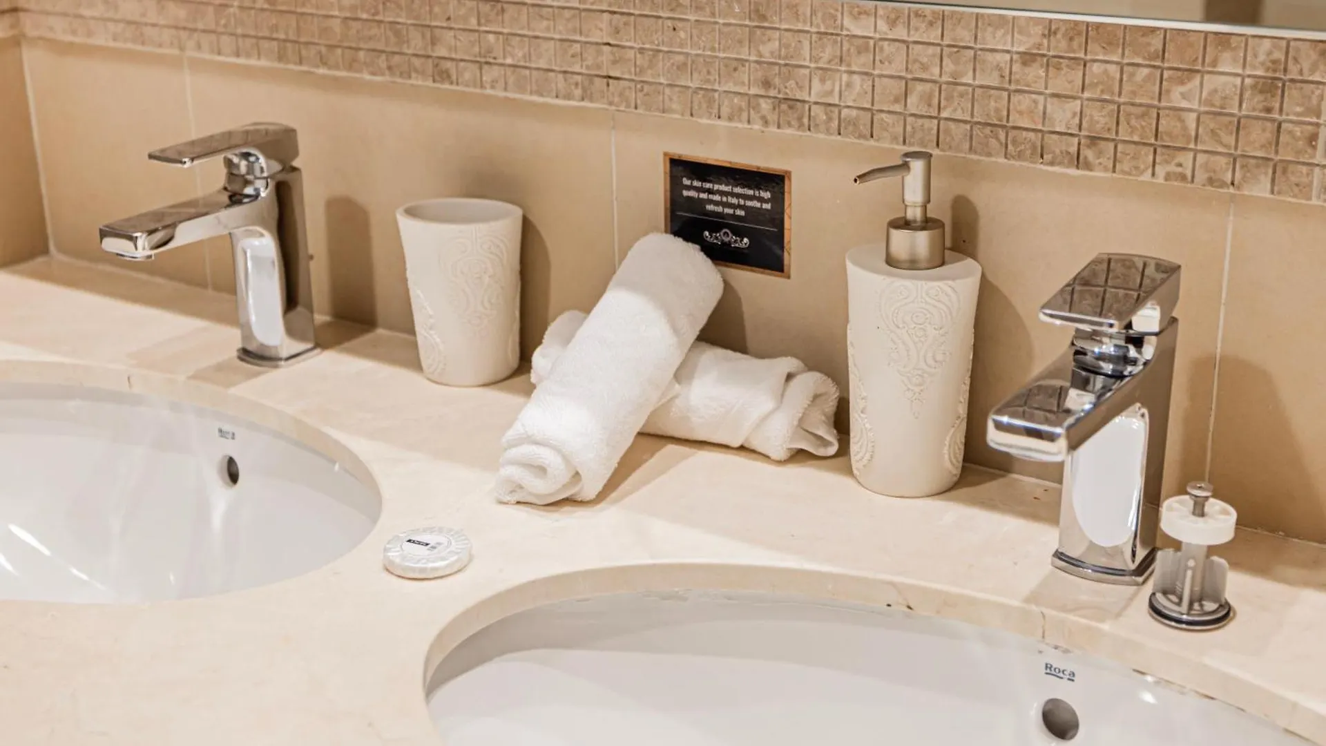 Luxury 2 Bedroom Apartment With Sky Line And Direct Dubai Mall Access At Burj Vista