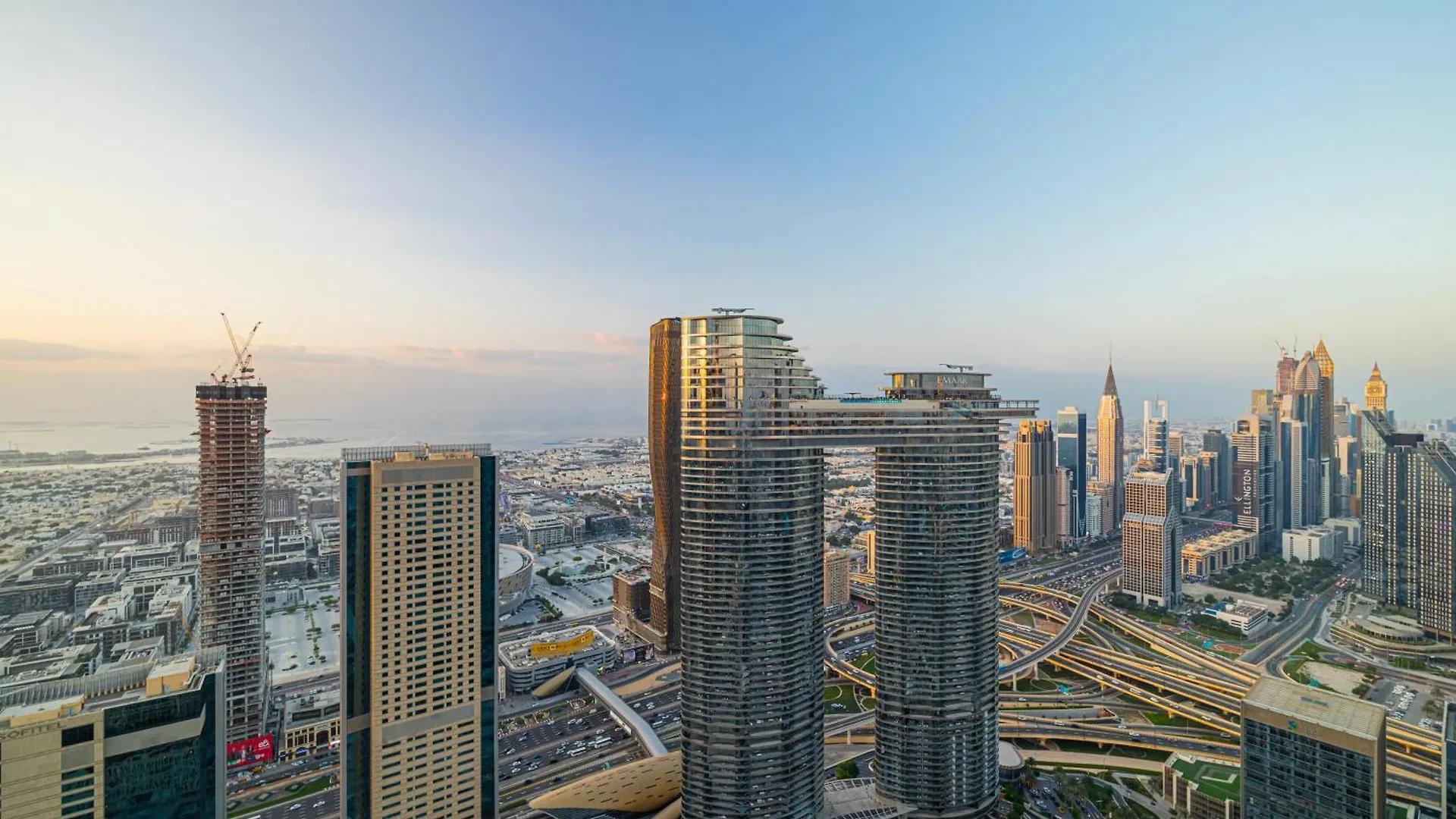 Luxury 2 Bedroom Apartment With Sky Line And Direct Dubai Mall Access At Burj Vista
